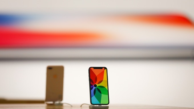 <b>iPhone X Plus現身！尺寸果然驚人</b>