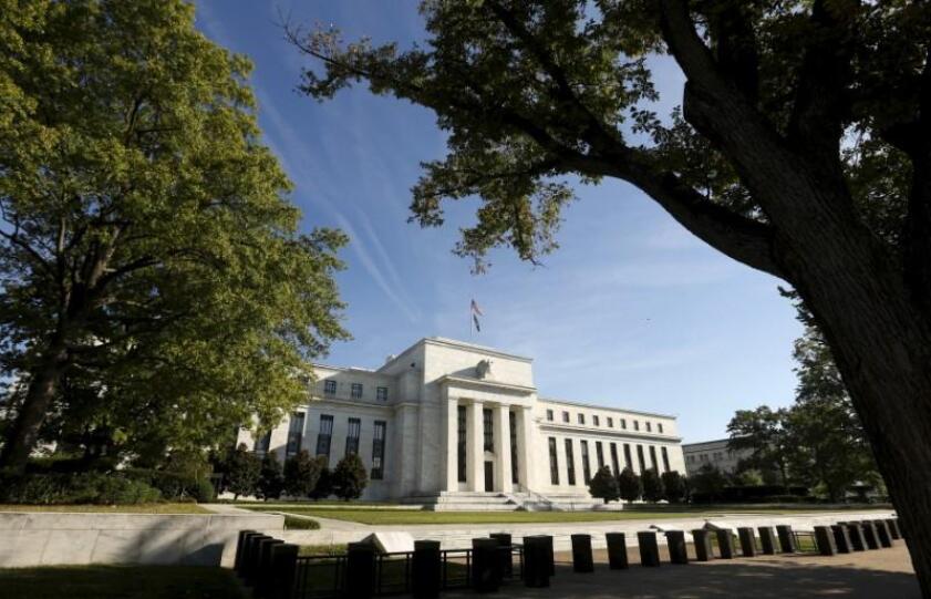 <b>美聯(lián)儲一如預(yù)期維持利率不變 稱通脹已逼近目標(biāo)</b>