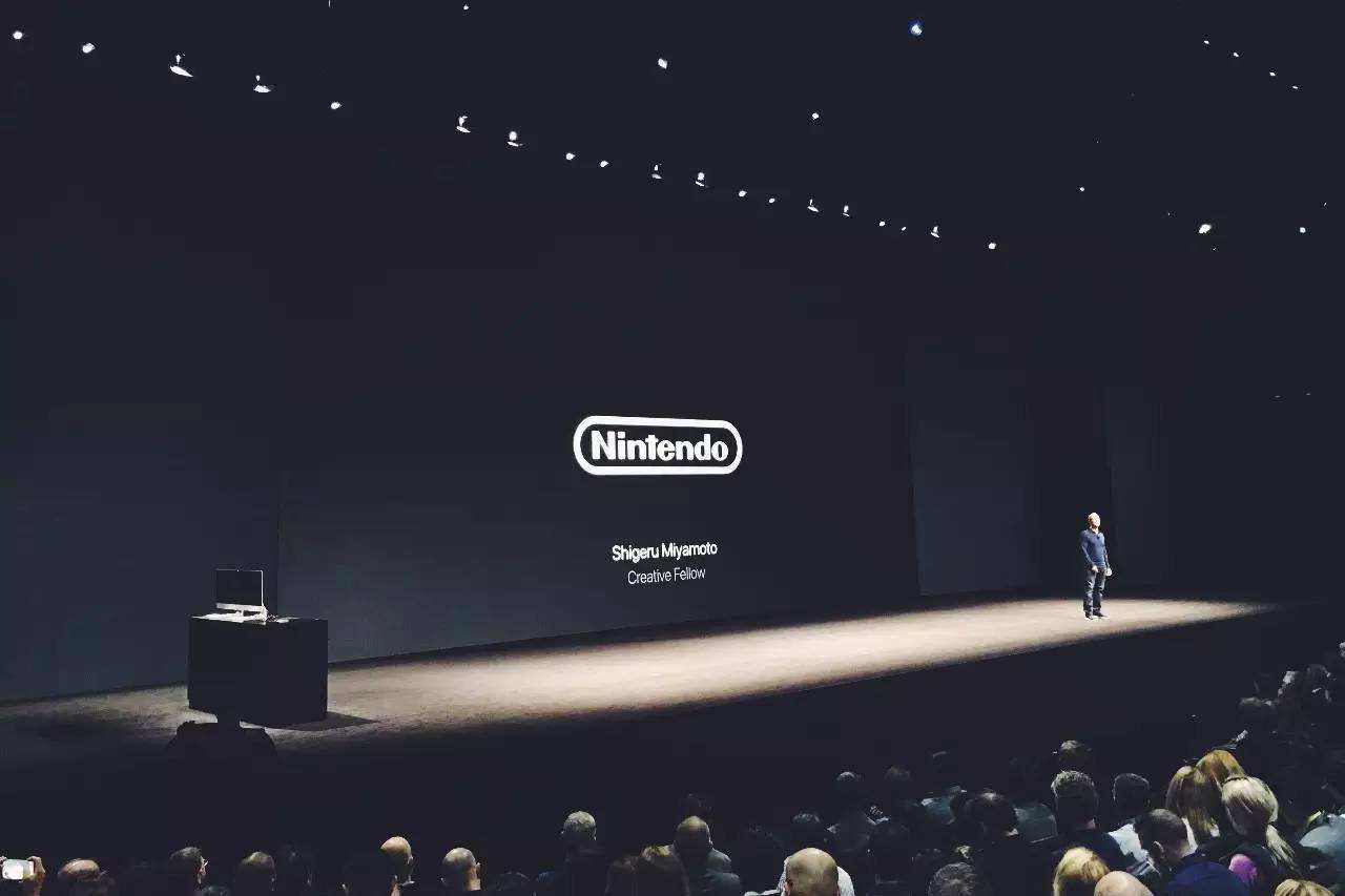 蘋果發(fā)布新款手機(jī) 看好AMOLED面板滲透