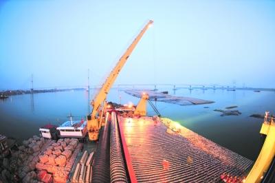 長江干線構(gòu)建“水上高速公路” 黃金水道發(fā)揮黃金效益