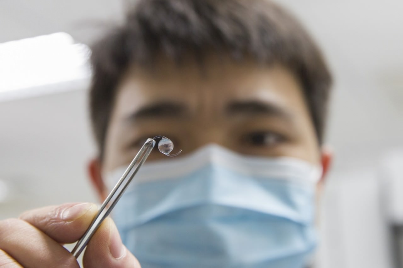 郎平代言的眼藥水稱專治白內障 是真的嗎？