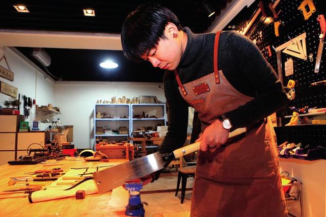 放棄留學(xué)，90后“以木會(huì)友”傳承中國(guó)木藝