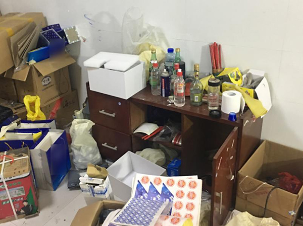 創(chuàng)業(yè)資訊：高檔酒瓶裝廉價酒 團伙制假利潤達40倍