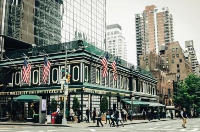 股神的右手：誰在伯克希爾買蘋果