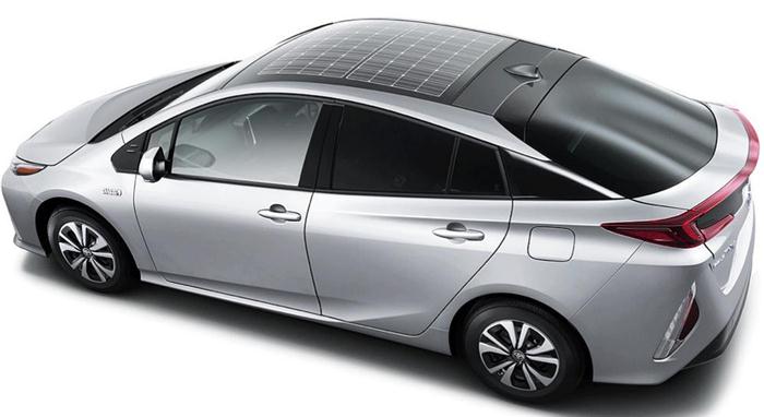 他于上周五表示，特斯拉或?qū)⑻柲茈姵仃嚵信渲迷谲囕v的主干結構上（如上圖）。據(jù)他估計，特斯拉或?qū)⑼瞥鲆豢畛ㄅ褴?。用戶將愛車停在在停車位后，其車輛將展開薄薄的一層太陽能電池。據(jù)特斯拉工程師們估計，若采用該方法，其續(xù)航里程數(shù)或?qū)⒀娱L20-30英里/天。然而，馬斯克補充道，該解決方案頗為復雜。