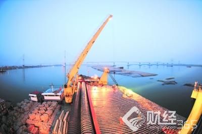 長江干線構(gòu)建“水上高速公路” 黃金水道發(fā)揮黃金效益