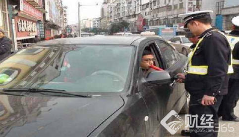 紅燈亮后3秒鐘電子眼才啟動?教你分分鐘處理異地違章！